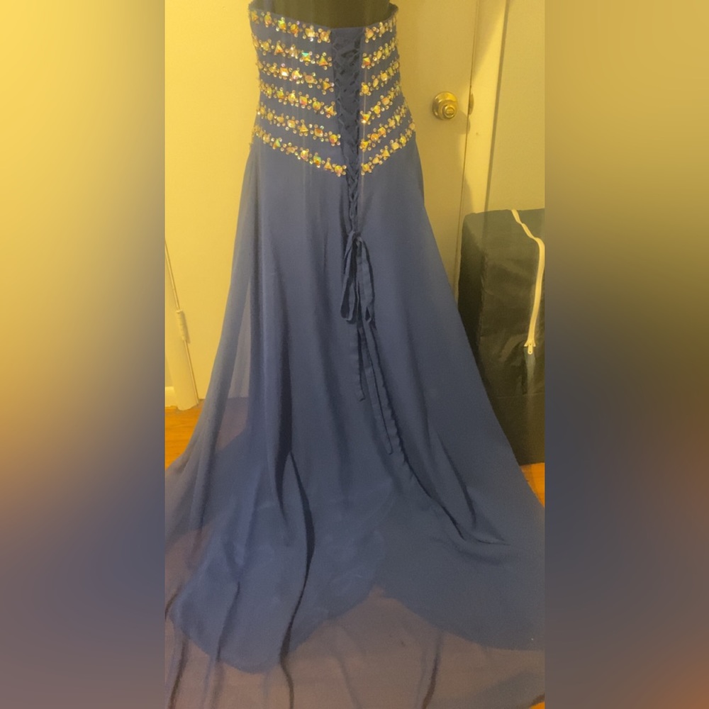 Dress - Picture 2 of 4